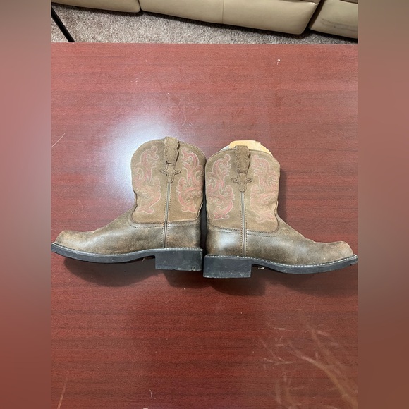 Ariat Brown Boots with Pink Lining - Picture 6 of 8